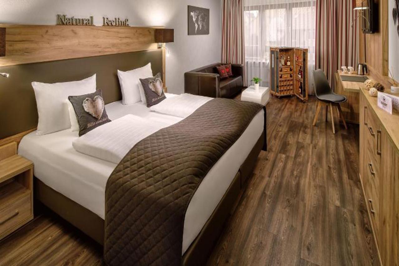 Neo Hotel Linde Esslingen Эсслинген Экстерьер фото